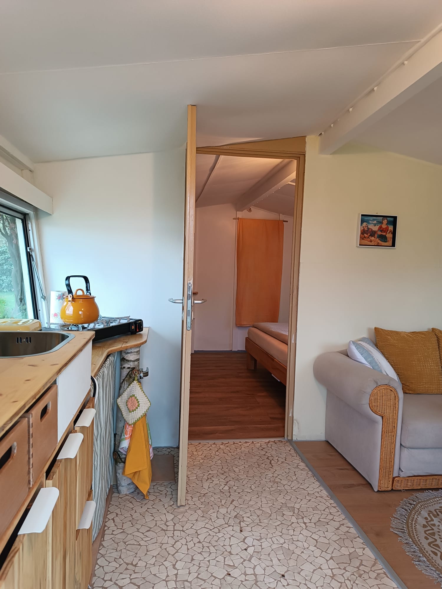 Bungalow Trabi Gelb - Bild 2